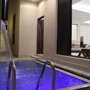  فيلة مكونة من 3 غرف نوم و مجلس و صالة و مطبخ وغرفة عاملة و مسبح تفتح الغرف حسب عدد النزلاء المملكة العربية السعودية